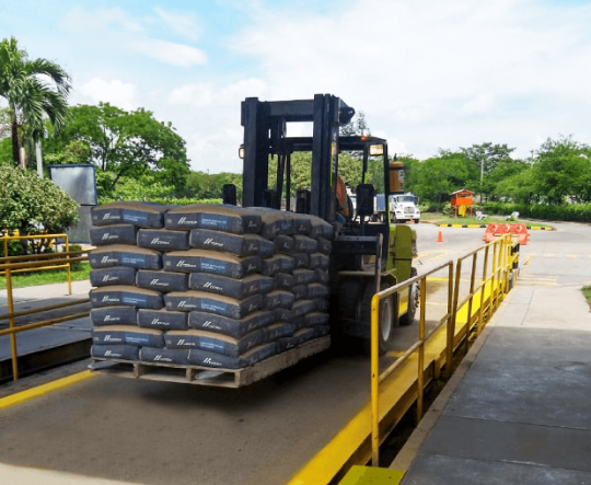 Pesaje a bordo Cardinal Weighing Colombia